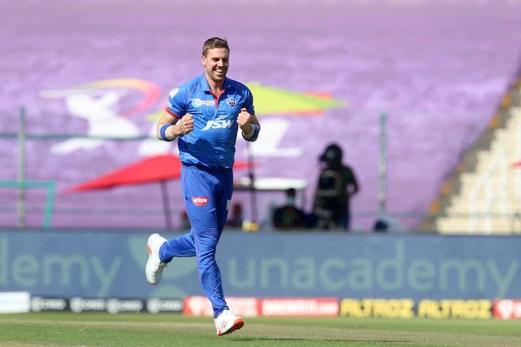 २) एनरीक नॉर्खिया