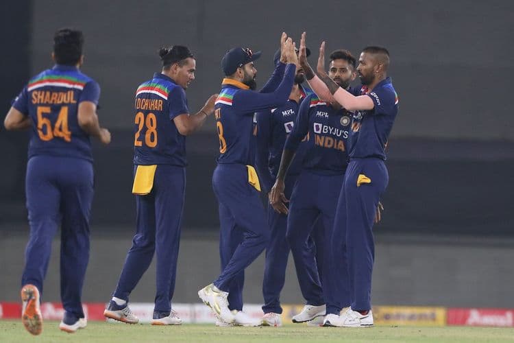 गतवर्षी खेळलेल्या या ३ गोलंदाजांची आगामी टी -२० वर्ल्ड कप स्पर्धेतून होऊ शकते सुट्टी...