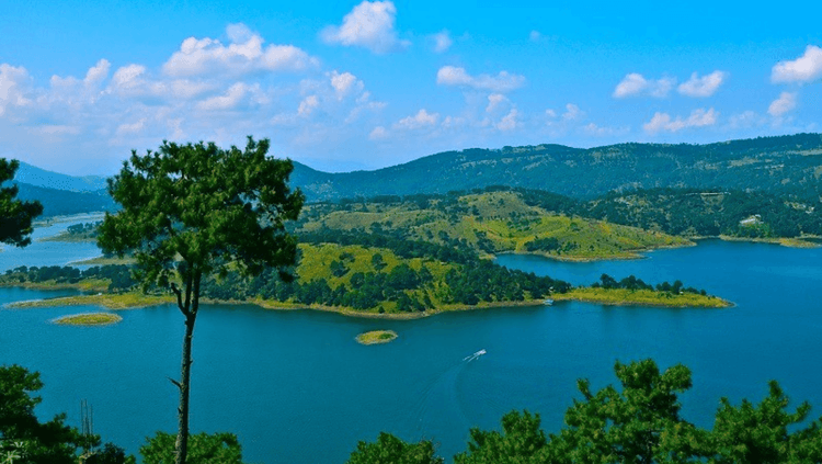 १) शिलॉंग