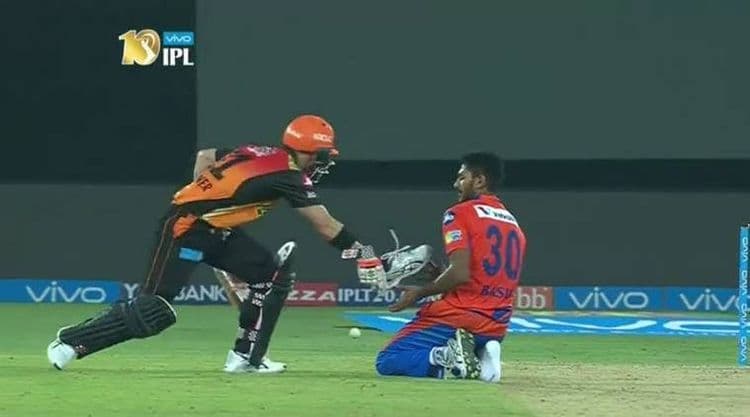 डेव्हिड वॉर्नरची ही करामत तुम्ही पाहिली का?