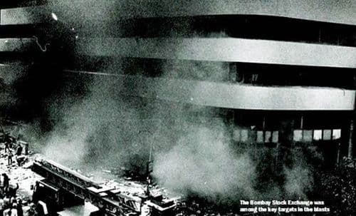 १. स्फोटांची मालिका