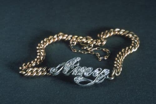 ९. दागदागिने