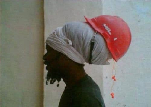 १. जेव्हा कायदा तोडायचा नसतो पण स्टाईल टिकवायची असते.