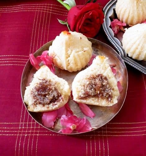 ६. तांदळाचे गुलकंदी मोदक