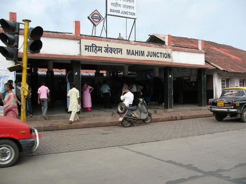 ७. माहीम लेव्हल क्रॉसिंग ब्रिज.