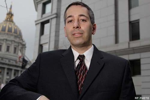 ३. स्पॅम इमेल पाठवणाऱ्यांकडून एक लाख डॉलर नुकसान भरपाई वसूल केली.