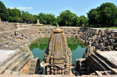 ७. सूर्यकुंड विहिरी, मोढेरा – गुजरात