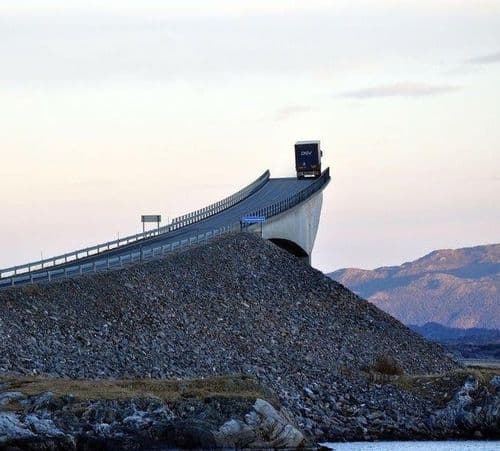 १२. कुठे चाललाय हा रस्ता?