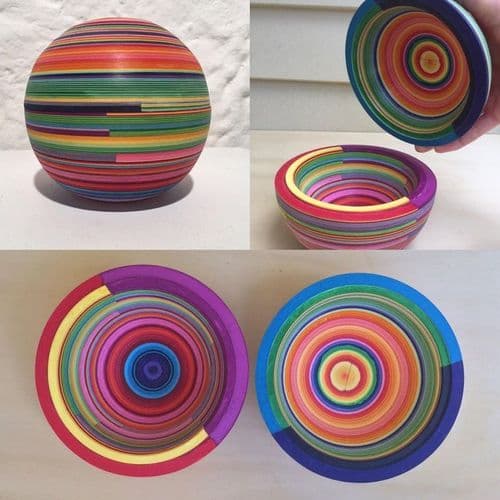 २. हा रंगीबेरंगी गोळा कागदापासून तयार केलाय.