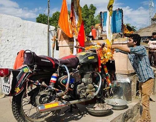 १२. राजस्थानातील बांदई येथील बुलेट बाबा