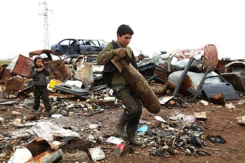 १) अली हज सुलेमान - सीरियातील असलेल्या सुलेमान यांना द शेल ऑफ वॉर या सीरियातील फोटो सिरीजसाठी
