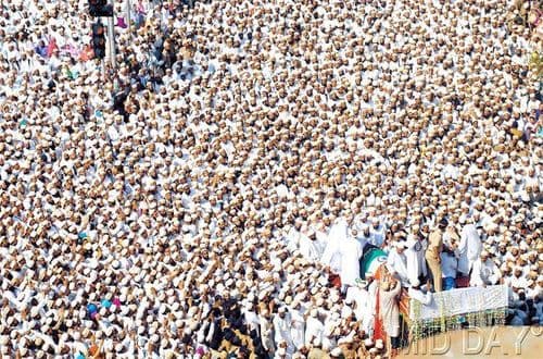 (दाउदी मुस्लीम बोहरा समाजाचे गुरू मोहमद सैदना यांच्या अंत्येष्टीला झालेल्या चेंगचेंगरीत १८ माणसे दगावली