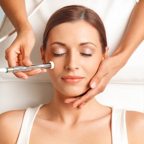 ४. मायक्रोडर्माब्रेजन