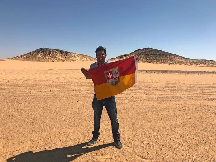 आणि हा इंदौरचा तरूण झाला इजिप्तजवळच्या प्रदेशाचा राजा!! जाणून घ्या हे कसं काय घडलं..