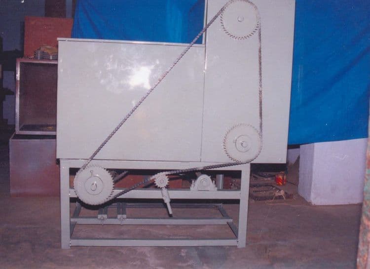 २. मोठ्या प्रमाणत लिंबू कापणारी मशीन