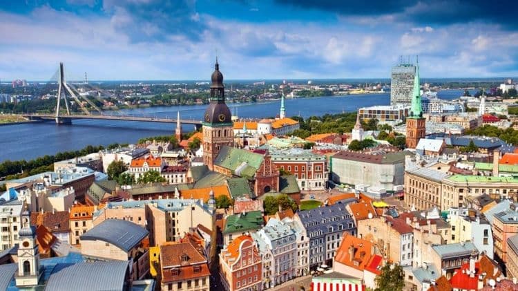 कथा विविध देशांच्या : 'लाटव्हिया' भारतीयांसाठी कसा आहे? तिथं काय करावं आणि काय करू नये?