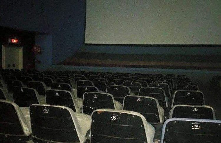 चला तर सुरु करूया चंदन सिनेमाच्या जन्मापासून.