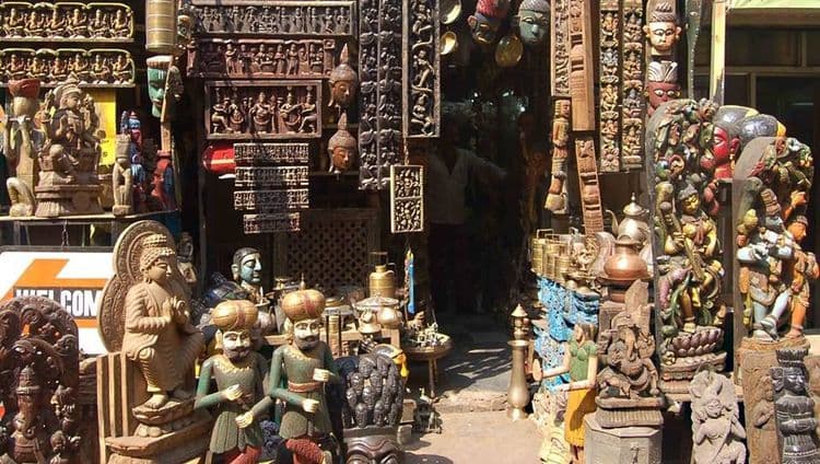 जवळजवळ १०० वर्ष जुना चोर बाजार होणार बंद....त्याआधी हा लेख वाचलाच पाहिजे !!