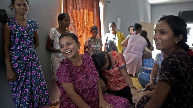 सुरुवातीला बघू या सरोगसीच्या व्यापाराबद्दल!