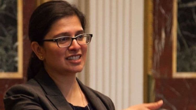 ९. माला अडीगा: