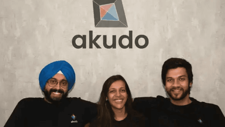 3.लविका अग्रवाल आणि सजल खन्ना - अकुडो