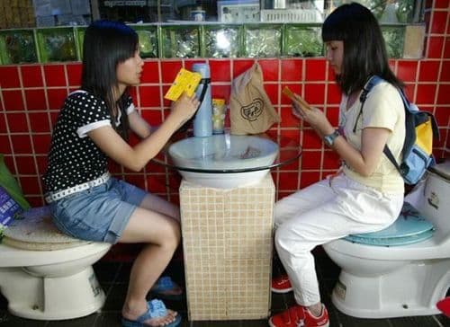 ५. 'डाऊनलोड' आणि 'अपलोड' एकाचं जागी !