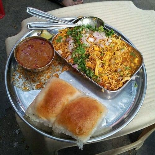 १३. दुर्गा मिसळ