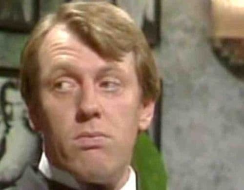 ६. लेखक कम अभिनेता