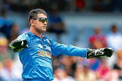 ७. एक विकेट-कीपर बॅट्समन म्हणून सर्वाधिक धावा करणारा धोनी हा एकमेव क्रिकेटर आहे. त्याने हा रेकॉर्ड २००५ साली श्रीलंके विरुद्ध १८३ स्कोर करून बनवला होता.