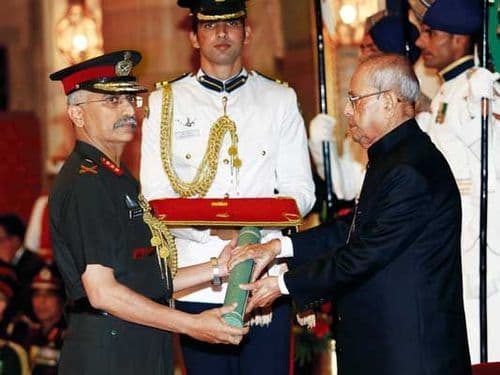 मंडळी, चला तर यानिमित्ताने फ्टनंट-जनरल मनोज मुकुंद नरवणे यांच्या कार्याविषयी जाणून घेऊया !!